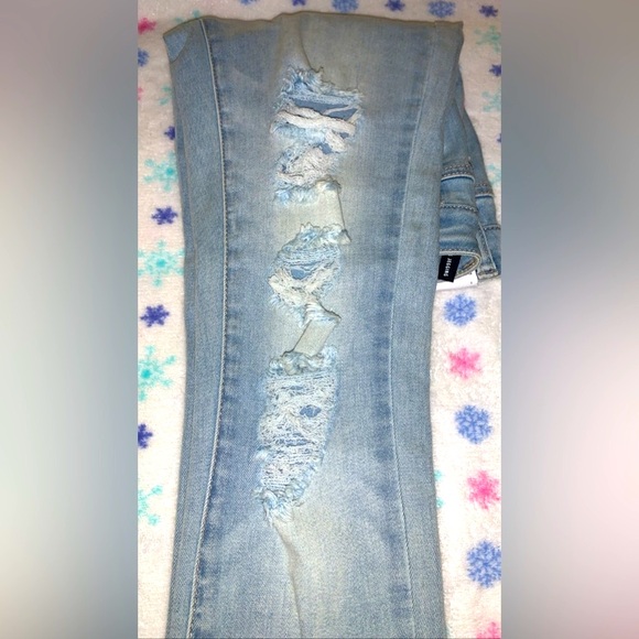 Distressed High Waist Jeans - Picture 6 of 7